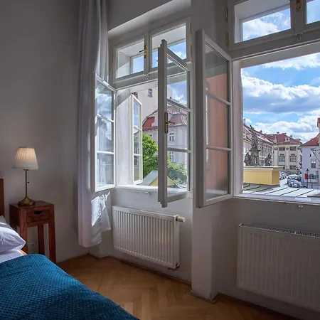 Charles Bridge Apart Otel Prag