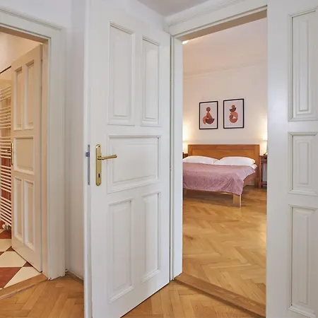 Aparthotel Charles Bridge 4*