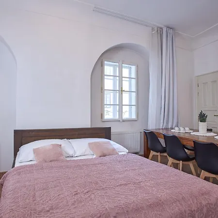 Charles Bridge Apartmanhotel