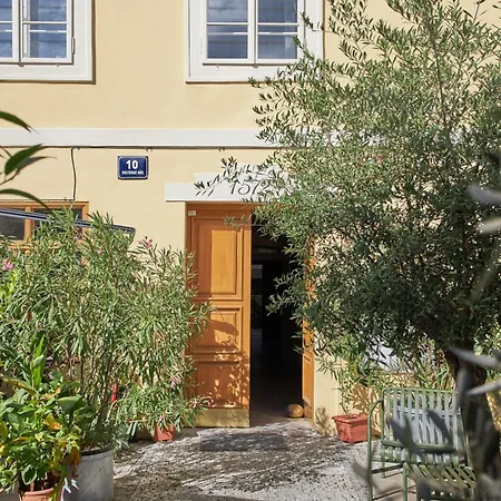 Charles Bridge Aparthotel 4*