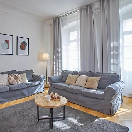 Charles Bridge Aparthotel 4*